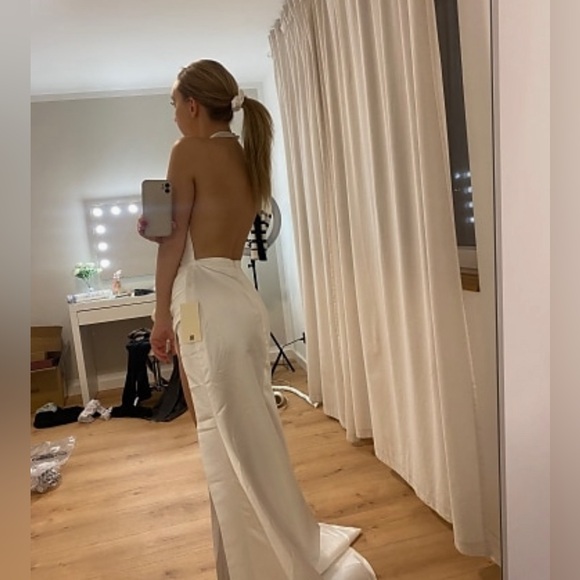 White Halter Neck Gown - Picture 3 of 5